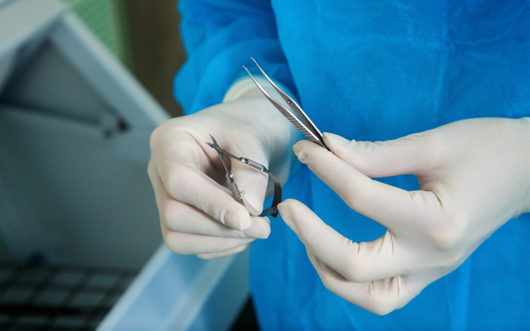 Understanding Ophthalmic Instrument Specifications & Materials: A Practical Guide for Surgeons and Procurement Teams
